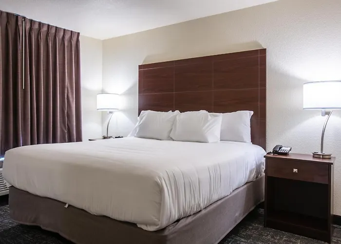 Cobblestone & - Hotel Pine Bluffs