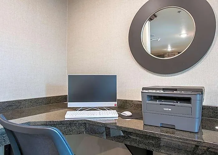 Hotel Cobblestone & -