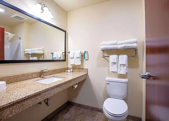 Cobblestone & - Hotel Pine Bluffs
