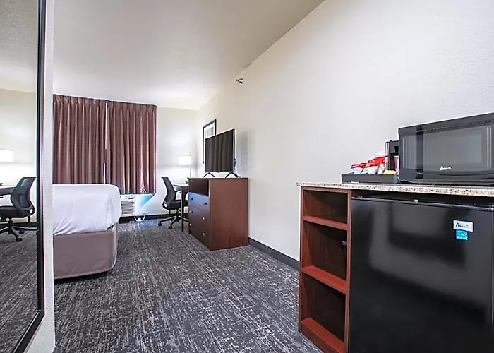 Cobblestone & - Hotel Pine Bluffs
