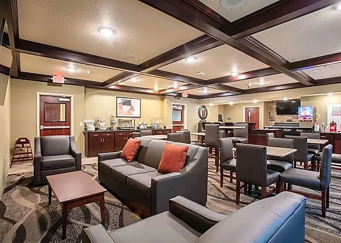 Cobblestone & - Hotel Pine Bluffs