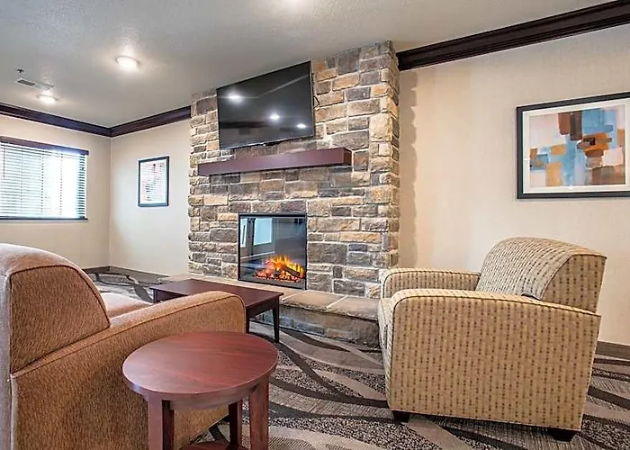 Cobblestone & - Hotel Pine Bluffs