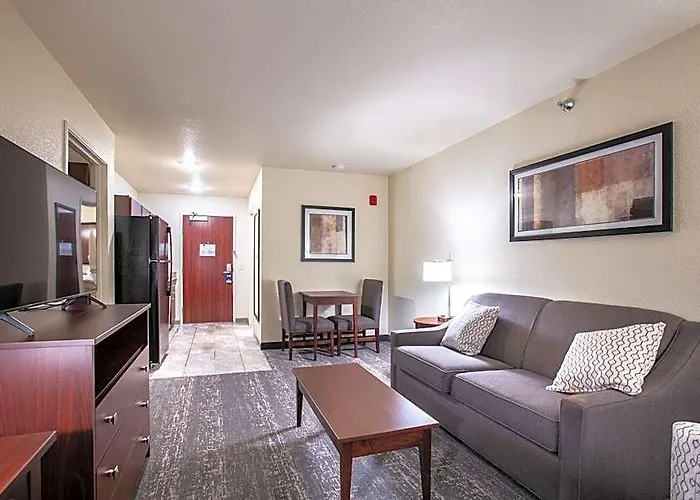 Hotel Cobblestone & - Pine Bluffs